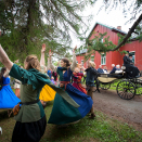 På Hamar var Middelalderfestivalen i full gang, og den satte sitt preg på besøket. Foto: Heiko Junge, NTB scanpix.